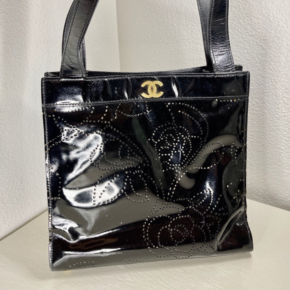 Black Chanel Purse Authenticated by Poshmark